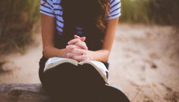 youth praying